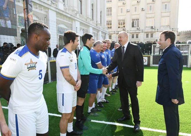 Prezident İlham Əliyev Bakıda ulduz futbolçuların matçına baxdı (VİDEO)