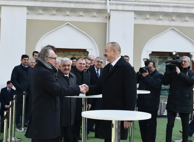 Prezident İlham Əliyev Bakıda ulduz futbolçuların matçına baxdı (VİDEO)