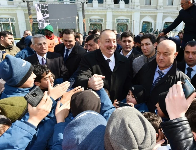 Prezident İlham Əliyev Bakıda ulduz futbolçuların matçına baxdı (VİDEO)