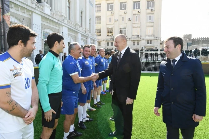 Prezident İlham Əliyev Bakıda ulduz futbolçuların matçına baxdı (VİDEO)