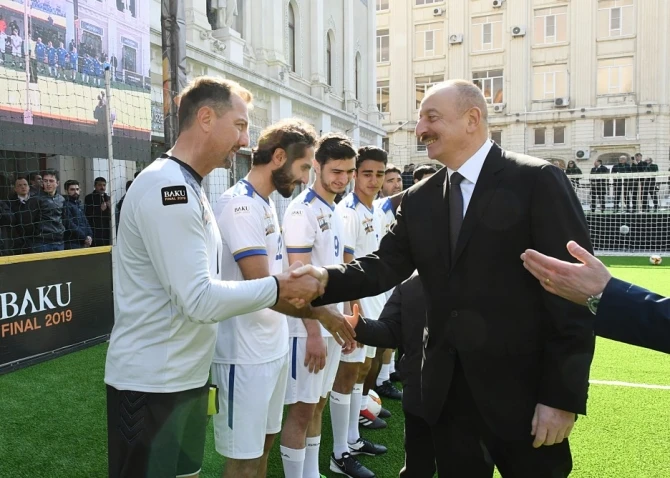 Prezident İlham Əliyev Bakıda ulduz futbolçuların matçına baxdı (VİDEO)