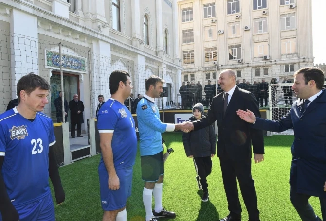 Prezident İlham Əliyev Bakıda ulduz futbolçuların matçına baxdı (VİDEO)