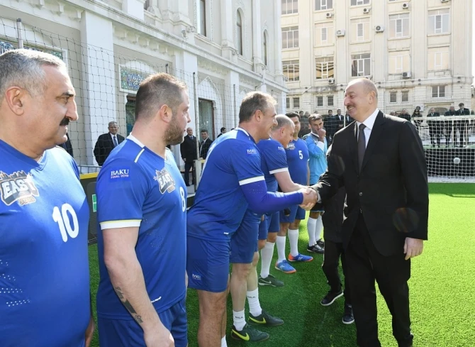 Prezident İlham Əliyev Bakıda ulduz futbolçuların matçına baxdı (VİDEO)
