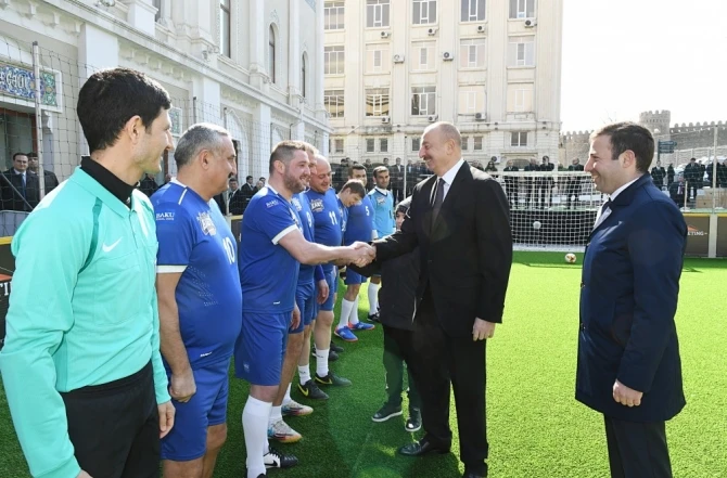 Prezident İlham Əliyev Bakıda ulduz futbolçuların matçına baxdı (VİDEO)