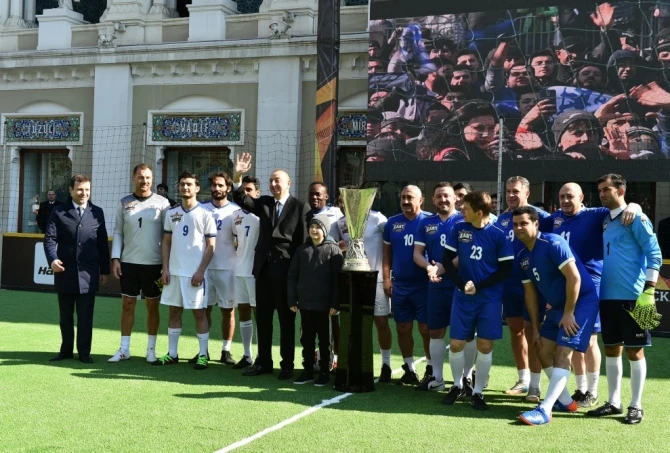 Prezident İlham Əliyev Bakıda ulduz futbolçuların matçına baxdı (VİDEO)