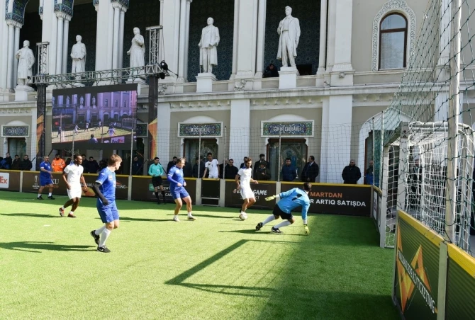 Prezident İlham Əliyev Bakıda ulduz futbolçuların matçına baxdı (VİDEO)