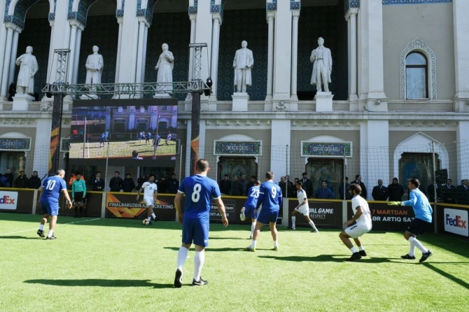 Prezident İlham Əliyev Bakıda ulduz futbolçuların matçına baxdı (VİDEO)