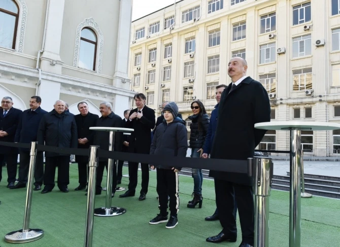 Ильхам Алиев на матче футбольных звезд в Баку - ФОТО+ВИДЕО