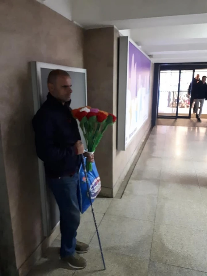 В Баку обокрали дом слепого продавца цветов - ФОТО