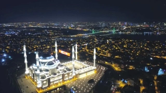 Сегодня в Стамбуле открылась самая большая в мире мечеть - ВИДЕО+ФОТО