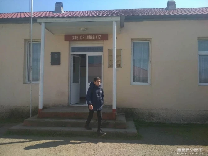 Школьник из Азербайджана ежедневно преодолевает 10 км до школы - ФОТО Школьник из Азербайджана ежедневно преодолевает 10 км до школы - ФОТО