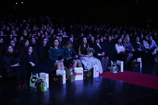 İTV-dən 8 Mart sürprizi - FOTOLAR İTV-dən 8 Mart sürprizi - FOTOLAR
