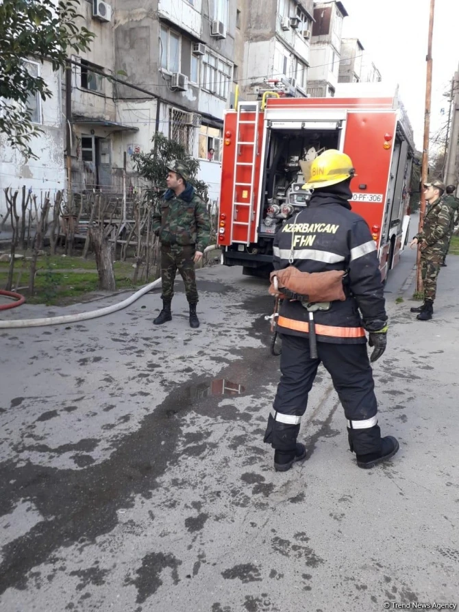 SON DƏQİQƏ! Binəqədidə yaşayış binası YANIR - FOTO