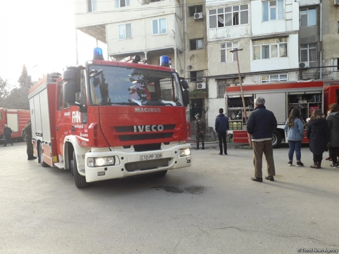 SON DƏQİQƏ! Binəqədidə yaşayış binası YANIR - FOTO