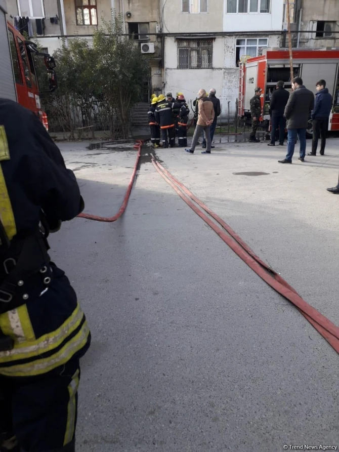 SON DƏQİQƏ! Binəqədidə yaşayış binası YANIR - FOTO