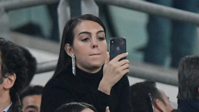 Ronaldonun qolları xanımını ağlatdı: Ronaldonun qolları xanımını ağlatdı: