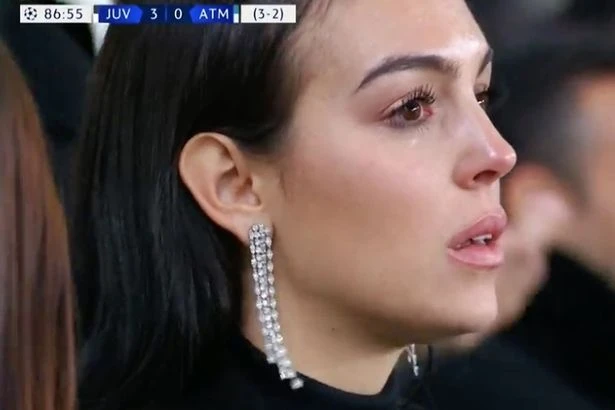 Ronaldonun qolları xanımını ağlatdı: Ronaldonun qolları xanımını ağlatdı: