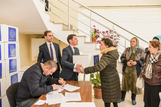 Фонд Гейдара Алиева раздает малообеспеченным семьям подарки по случаю праздника Новруз -ФОТО
