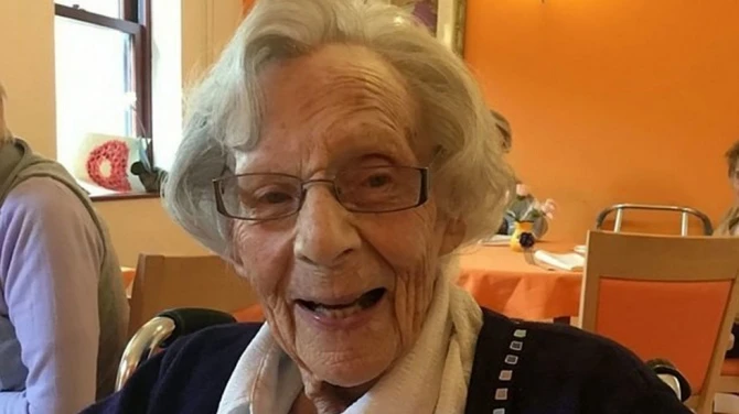 Полиция согласилась арестовать 104-летнюю бабушку по ее собственной просьбе - ФОТО