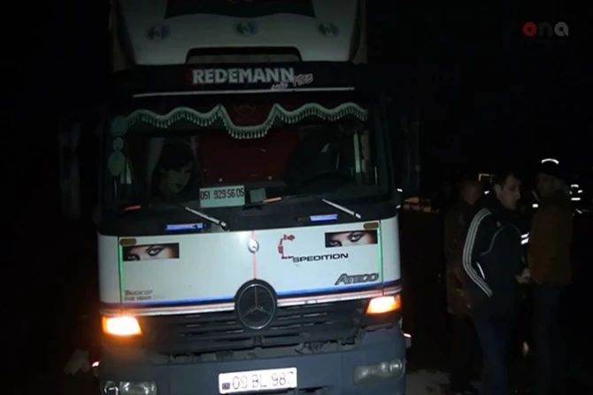 Qadın sürücü öz maşınında yanaraq öldü - Azərbaycanda AĞIR yol qəzası - FOTO
