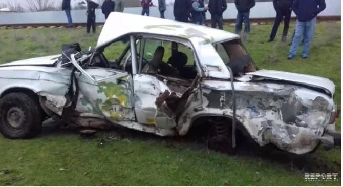 В Азербайджане поезд столкнулся с автомобилем: есть погибший - ВИДЕО+ФОТО