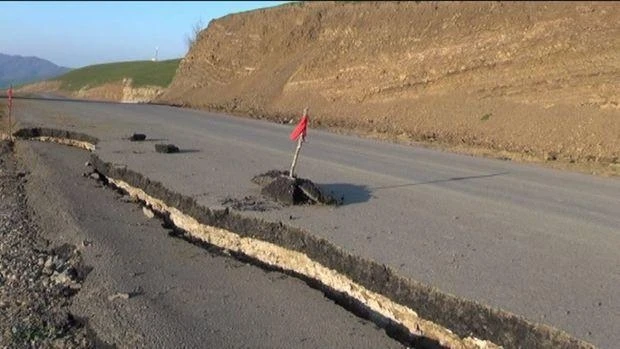 Azərbaycanda yeni çəkilmiş yol görün nə hala düşdü - FOTO
