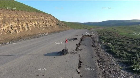 Azərbaycanda yeni çəkilmiş yol görün nə hala düşdü - FOTO