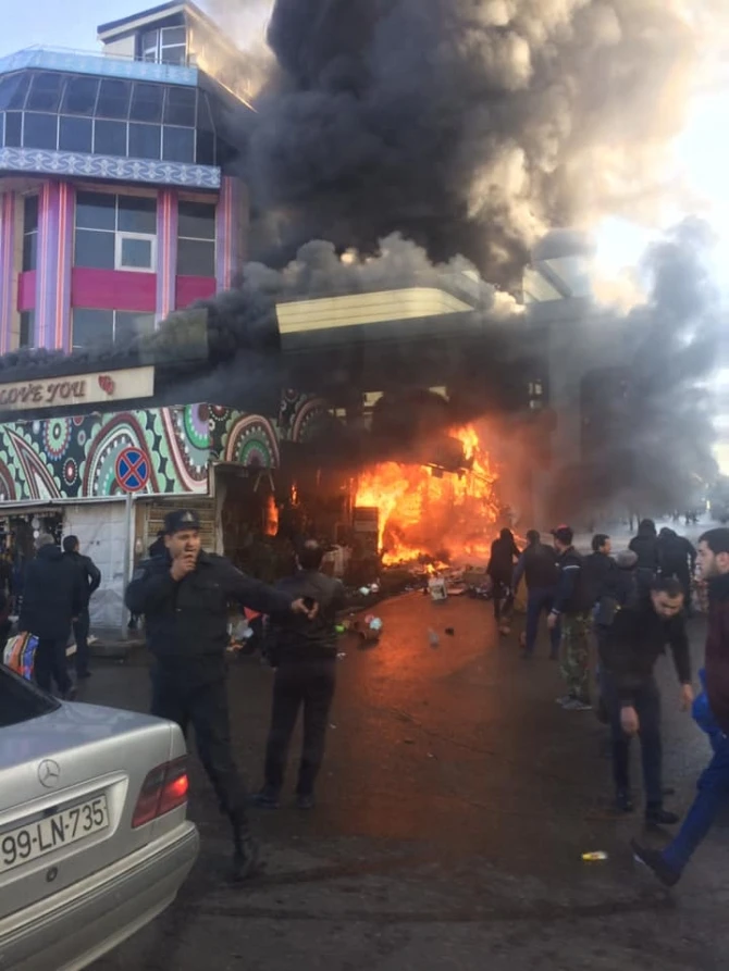 Пожар в торговом центре в Баку усилился - ФОТО+ВИДЕО - ОБНОВЛЕНО