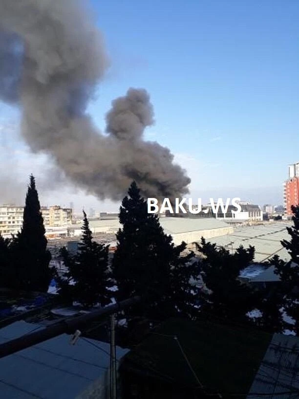 Пожар в торговом центре в Баку усилился - ФОТО+ВИДЕО - ОБНОВЛЕНО