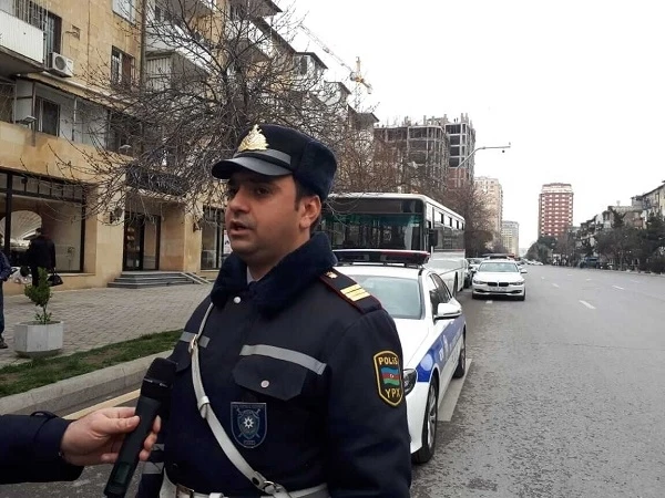 В Баку пьяного водителя автобуса преследовала полиция - ВИДЕО