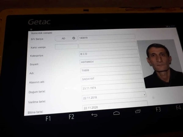 В Баку пьяного водителя автобуса преследовала полиция - ВИДЕО