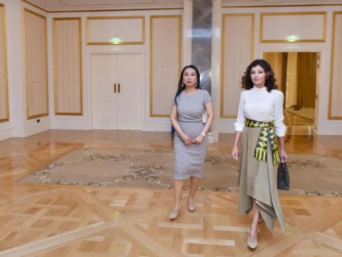 Mehriban Əliyeva diplomatik missiya rəhbərlərinin həyat yoldaşları ilə görüşüb - FOTO