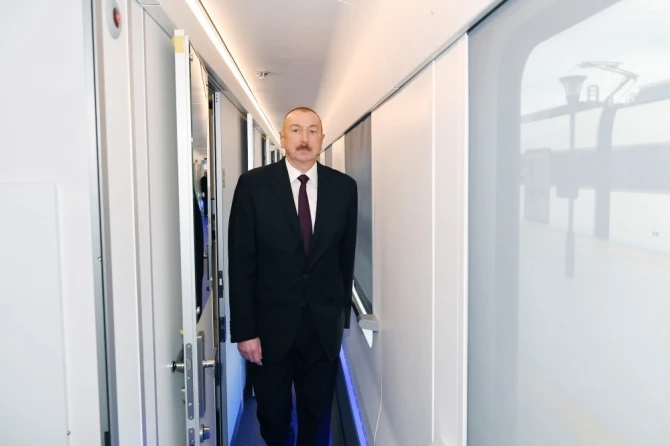 Prezident Qarsa gedəcək yeni sərnişin qatarında (FOTO)