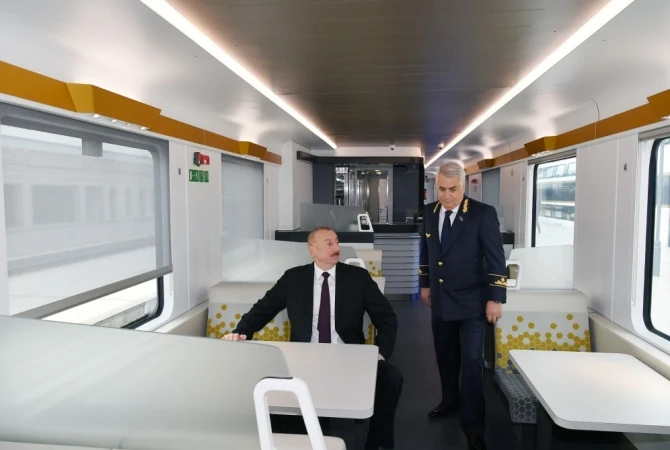 Prezident Qarsa gedəcək yeni sərnişin qatarında (FOTO)