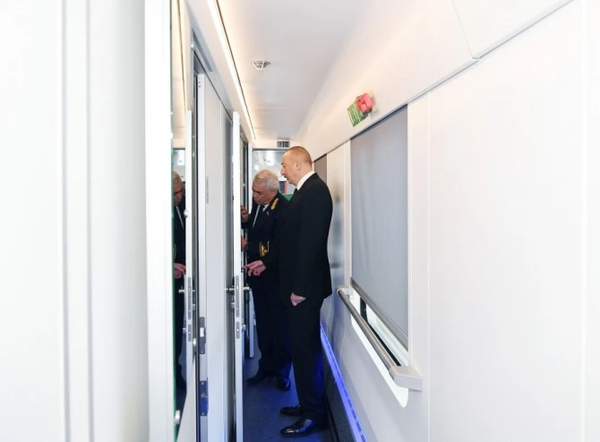Prezident Qarsa gedəcək yeni sərnişin qatarında (FOTO)