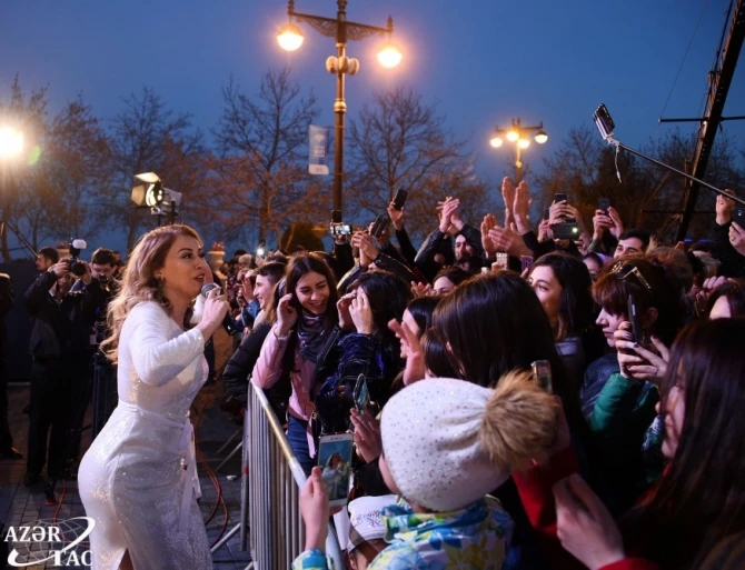 10 milyonuncu sakinə görə bulvarda konsert və atəşfəşanlıq oldu - FOTO