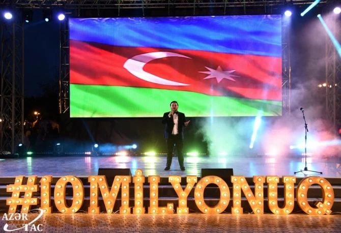 10 milyonuncu sakinə görə bulvarda konsert və atəşfəşanlıq oldu - FOTO