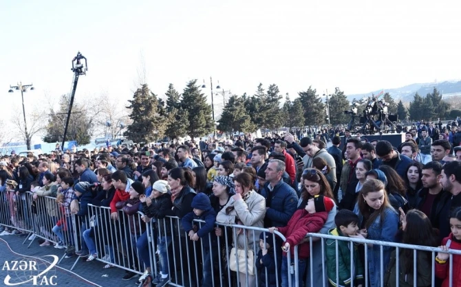 10 milyonuncu sakinə görə bulvarda konsert və atəşfəşanlıq oldu - FOTO