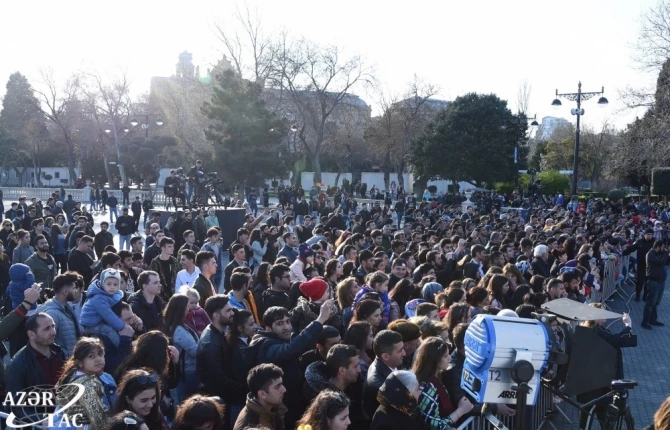 10 milyonuncu sakinə görə bulvarda konsert və atəşfəşanlıq oldu - FOTO