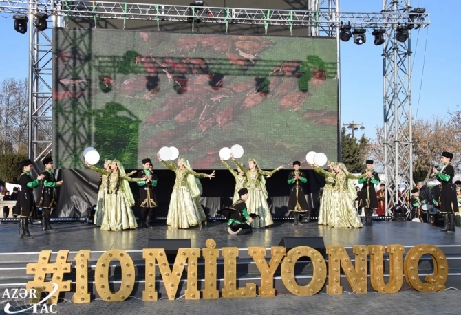 10 milyonuncu sakinə görə bulvarda konsert və atəşfəşanlıq oldu - FOTO