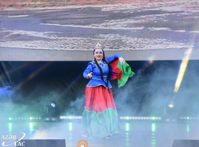 10 milyonuncu sakinə görə bulvarda konsert və atəşfəşanlıq oldu - FOTO
