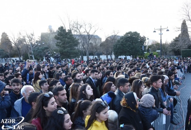 10 milyonuncu sakinə görə bulvarda konsert və atəşfəşanlıq oldu - FOTO