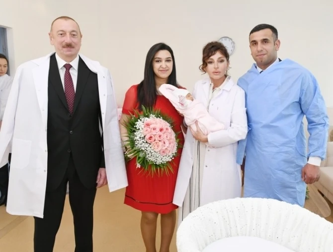 Ильхам Алиев подарил квартиру 10-миллионному жителю - ФОТО