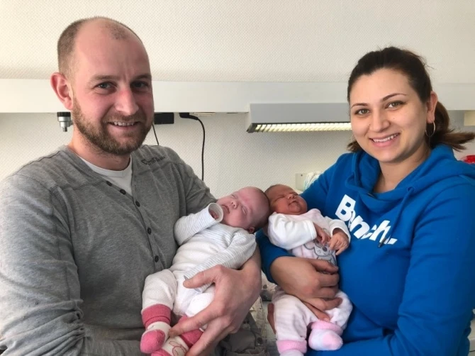 Близнецы, которые родились с разницей в 3 месяца, стали сенсацией