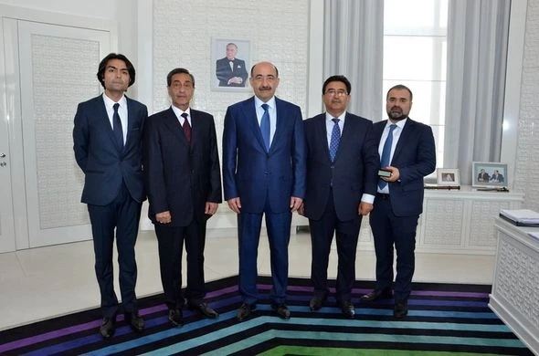 Nazir Balakişi Qasımova “Tərəqqi” medalını təqdim etdi - FOTO