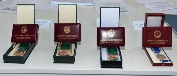 Nazir Balakişi Qasımova “Tərəqqi” medalını təqdim etdi - FOTO