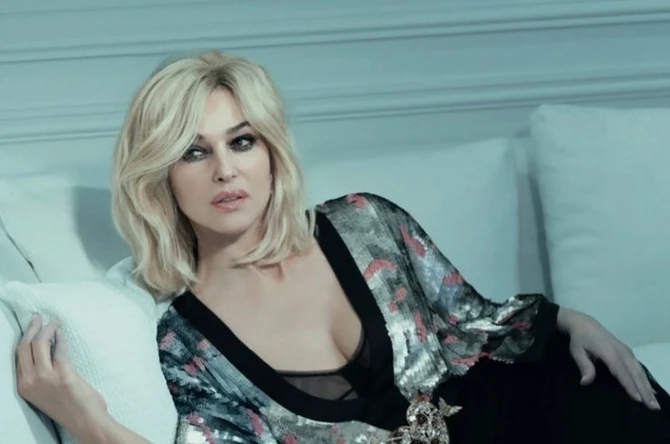 алжапқыштағы жалаңаш қыз 18