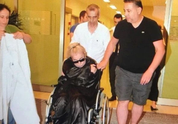 Муж 61-летней турецкой поп-звезды оказался гомосексуалистом - ВИДЕО