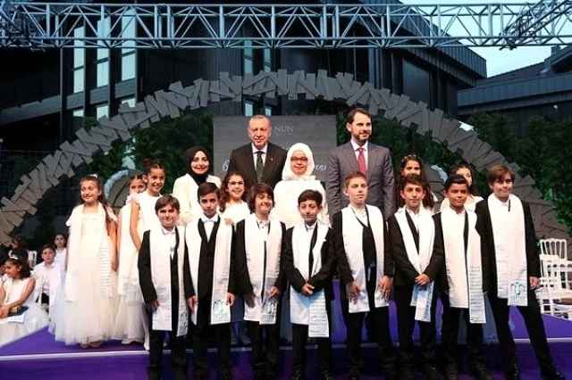 Ərdoğan nəvəsinin məzun günü mərasiminə qatıldı - FOTO