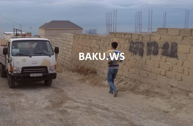 Bakını bürüyən qara tüstü – “Sakinlər pul vermir, biz də yandırırıq” – VİDEO